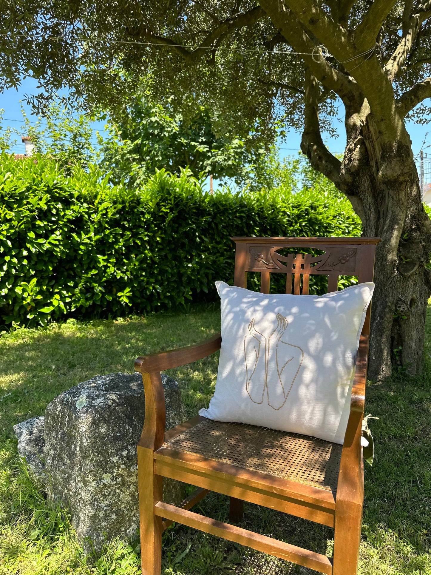 Housse de Coussin en Lin Brodé, Contemplation